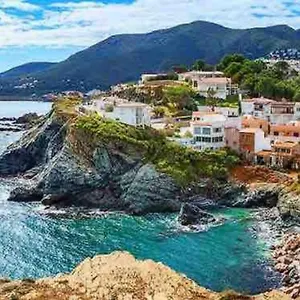 https://apartamento-con-piscina-en-llanca.catalonia-hotels.com